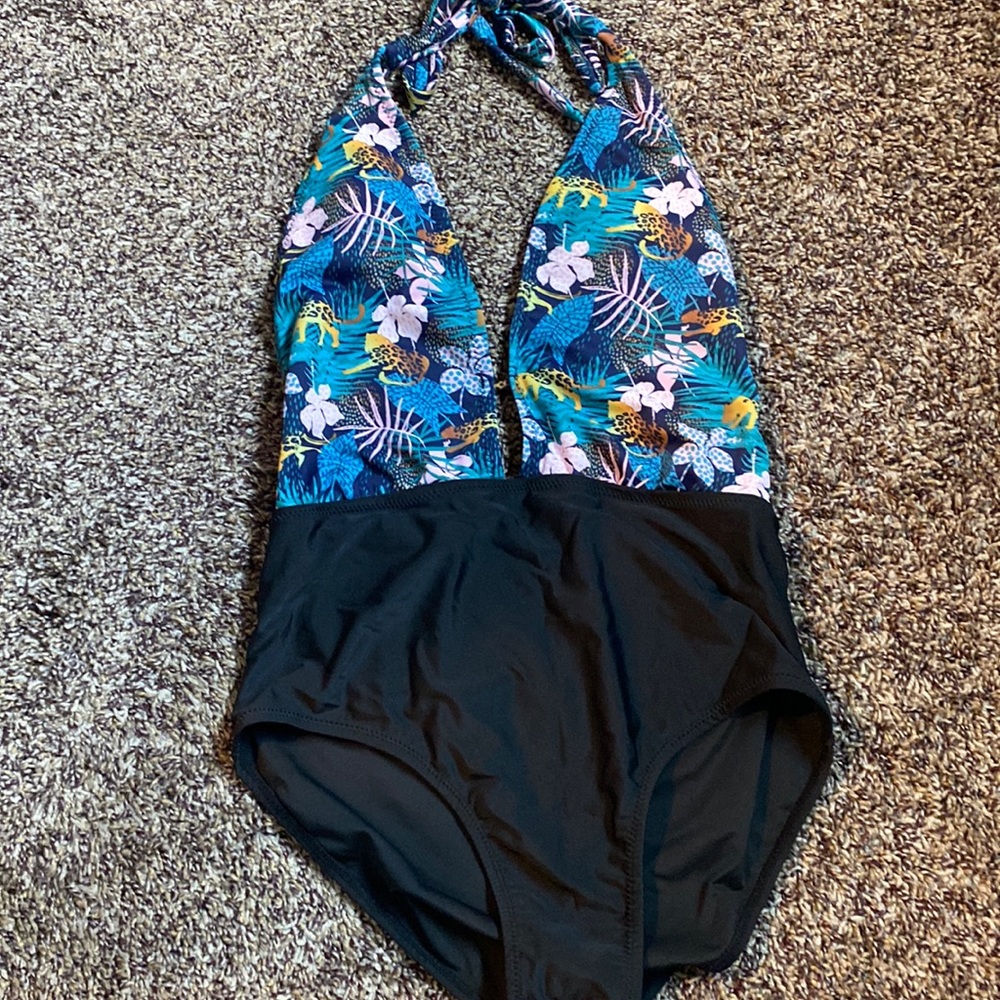 NWOT deep cut floral swimsuit. Size Small